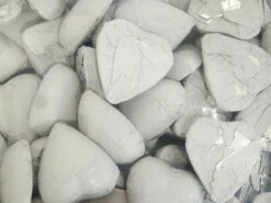 Belgian Milk Chocolate Hearts - White (500g Bag) -AU Snack Sales Store Belgian Milk Chocolate Hearts White 500g Bag close up 86951.1568017359