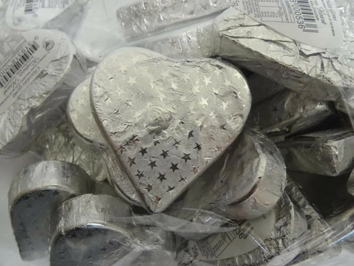 Chocolate Gems - Romeo Hearts - Embossed Silver Foil (1kg Bag / Approx 39 Pieces) 1 Chocolate Gems - Romeo Hearts - Embossed Silver Foil (1kg Bag / Approx 39 Pieces)